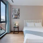 Margaery Lakeside - 2 Bedroom Apartment With Balcony