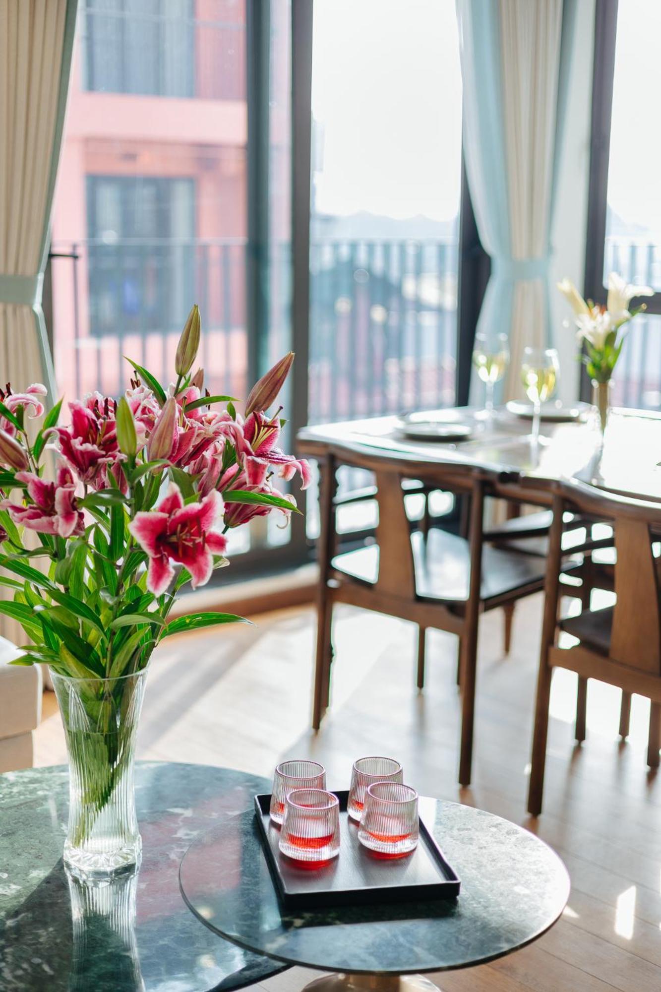 Margaery Lakeside - 2 Bedroom With Balcony Apartment *