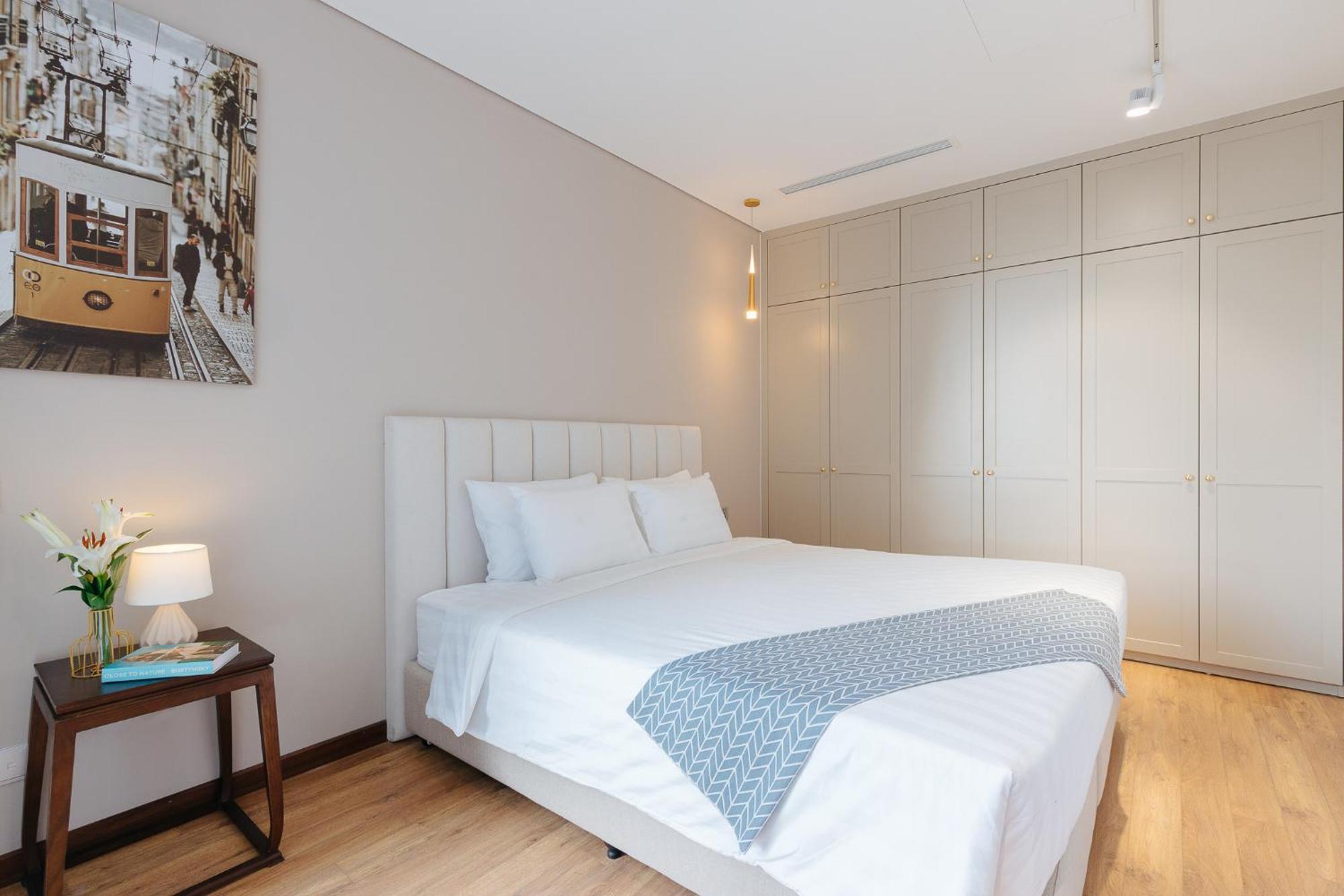 Apartment Margaery Lakeside - 2 Bedroom With Balcony Hanoi